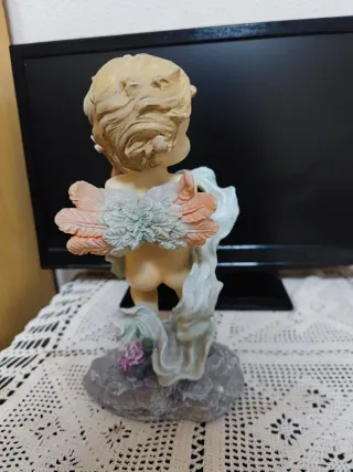 Figura de ángel con lira