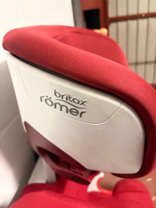 Silla de coche Britax Römer roja con Isofix