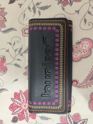 Cartera Desigual Negra con Bordados