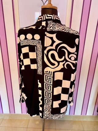 Camisa Diseño Negro y Blanco. Talla M