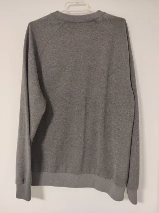 Sudadera gris básica