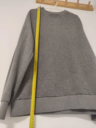 Sudadera gris básica