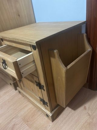 Mesa de noche de madera