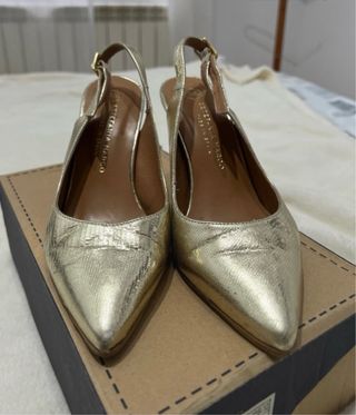 Zapatos tacón dorados talla 36 (un uso)