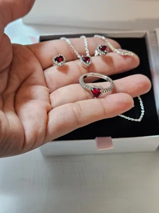 Conjunto.  Con su caja y bolsa