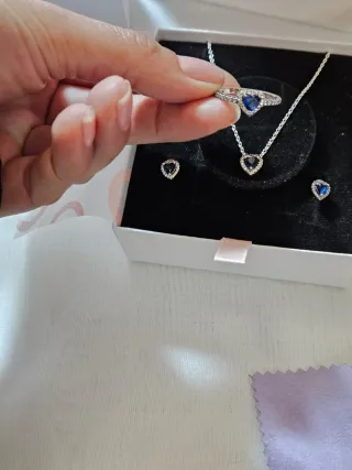 Conjunto.  Con su caja y bolsa