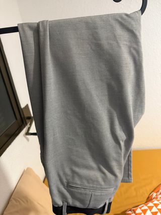 Pantalón Zara Gris Camisa Zara negra