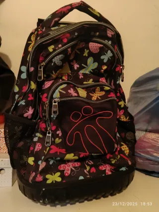 Mochila escolar con estampado de mariposas
