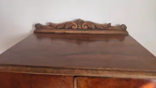 Armario, cómoda, mesita de noche antigua de madera