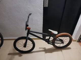 Bicicleta BTWIN Negra ,bicicleta peliser, bmx
