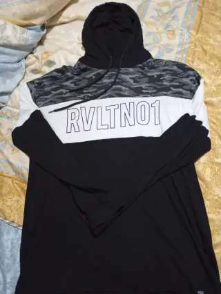 Camiseta con capucha inside