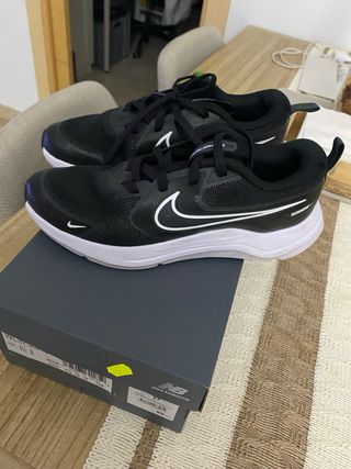 Nike 6/1 Zapatillas Negras y Blancas