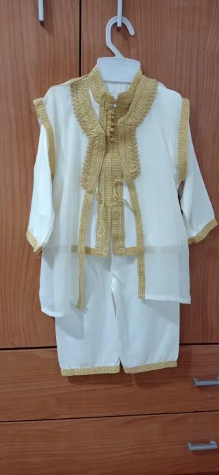 Jabador blanco y dorado