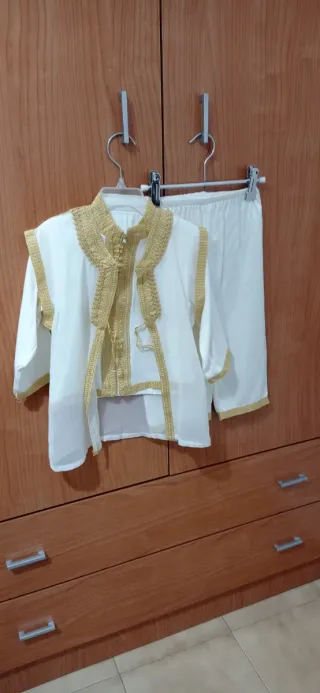 Jabador blanco y dorado