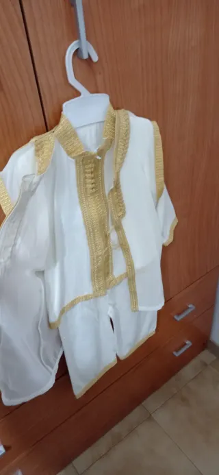 Jabador blanco y dorado