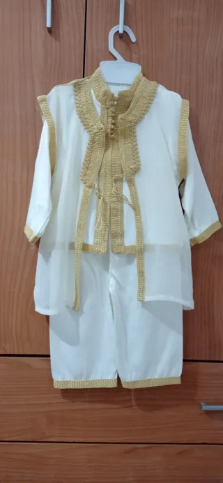 Jabador blanco y dorado