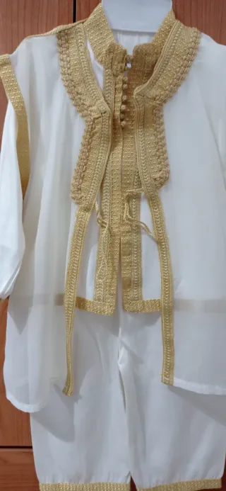 Jabador blanco y dorado