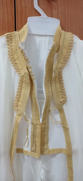 Jabador blanco y dorado