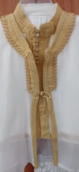 Jabador blanco y dorado