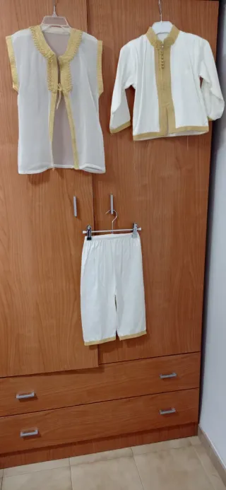 Jabador blanco y dorado