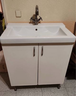 Móvel casa de banho com lavatório e torneira IKEA