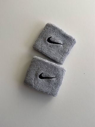 Muñequeras Nike Grises