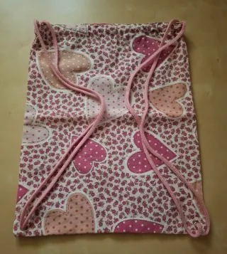 Mochila infantil con corazones