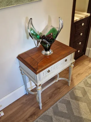 Mesa consola neoclásica madera.