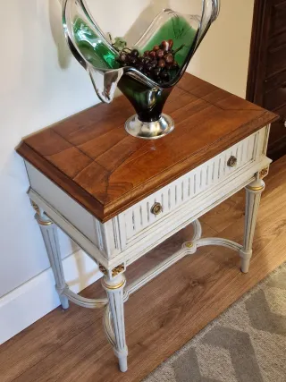 Mesa consola neoclásica madera.