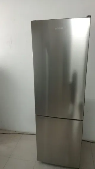 Nevera plateada