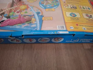 Gimnasio infantil VTech con música y luces