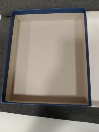 Caja vacía perfume Adolfo Dominguez