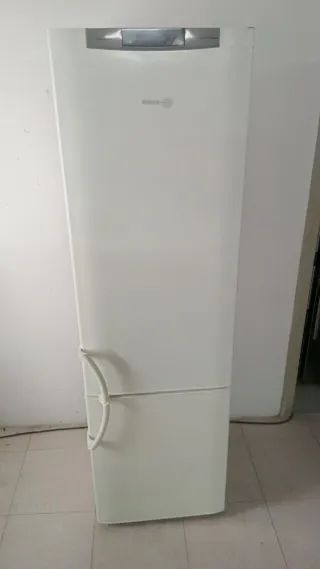 Nevera blanca