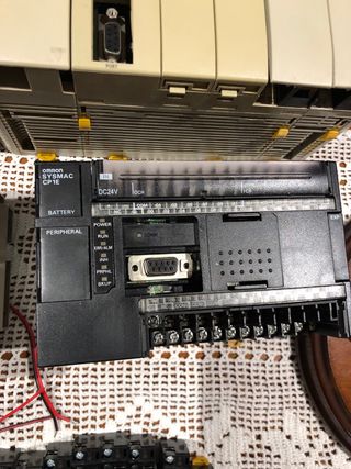 OMRON CP1E PLC Autómata