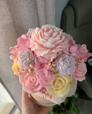 Composizione floreale profumata fatta a mano