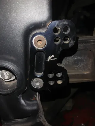 Soporte para retrasar estriberas Kawasaki ninja