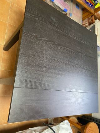 Mesa extensible de madera oscura