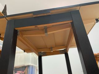 Mesa extensible de madera oscura