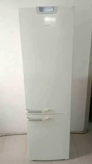 Nevera blanca con congelador