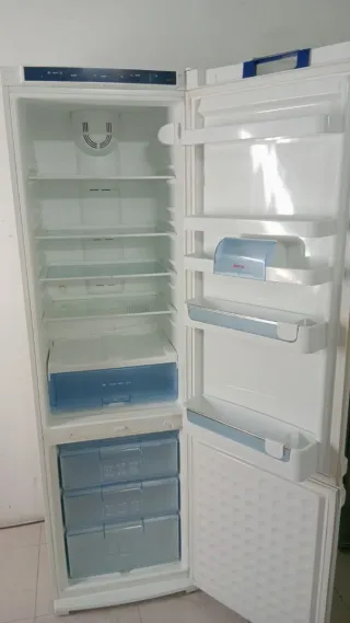 Nevera blanca con congelador