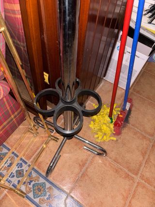 Perchero de pie negro