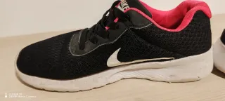 Zapatillas deportivas Nike mujer negras y rosas