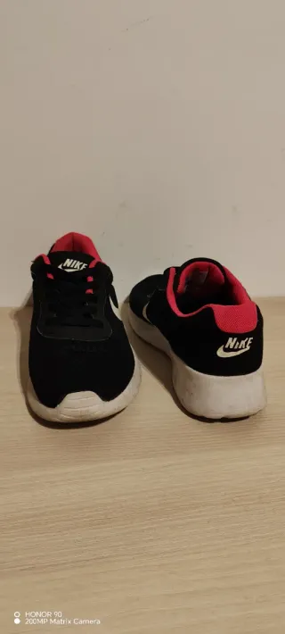 Zapatillas deportivas Nike mujer negras y rosas