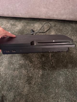 Playstation 3 Negra con Mandos y Juegos