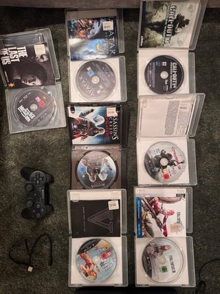 Playstation 3 Negra con Mandos y Juegos