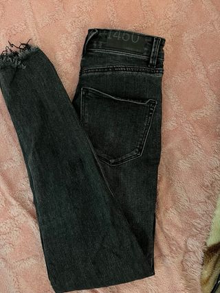 Pantalón pitillo negro Stradivarius