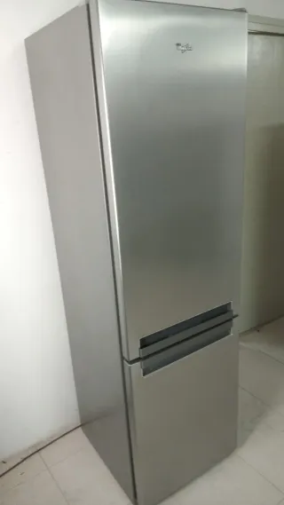 Nevera Whirlpool plateada