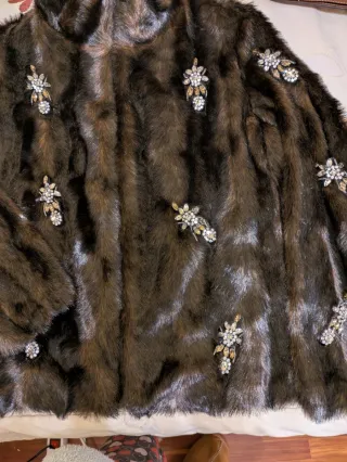 Chaquetón pelo Zara abalorios