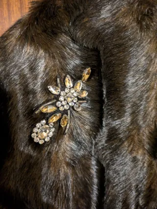 Chaquetón pelo Zara abalorios