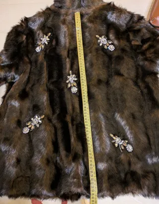 Chaquetón pelo Zara abalorios